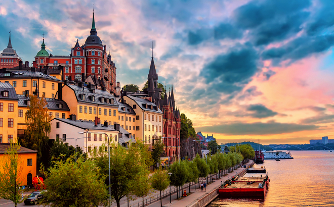 Stockholm im Sommer beim Sonnenuntergang