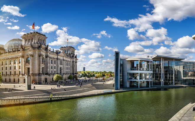 Panoramablick auf das Regierungsviertel in Berlin